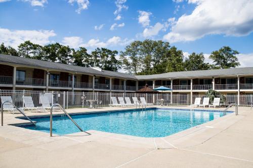 a swimming pool in front of a hotel at Crystal Inn Eatontown in Eatontown