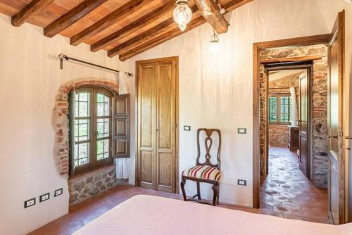 A bed or beds in a room at Villa Pera by Nicola Real Estate