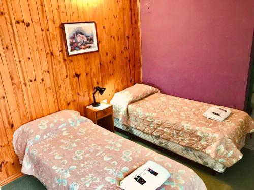 Cama o camas de una habitación en Amancay, Hostal Patagonico