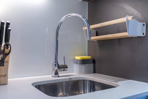 Tropical Loft with working station in JVC