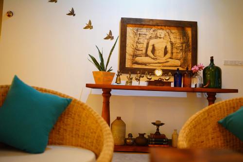 Ruang duduk di Ronaya Surf Waves