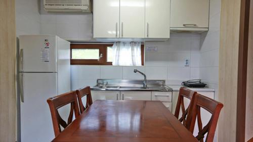Kuchyň nebo kuchyňský kout v ubytování Chalet Resort