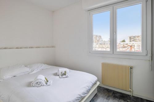 Ein Bett oder Betten in einem Zimmer der Unterkunft Nice and modern flat with balcony and parking in Bordeaux - Welkeys