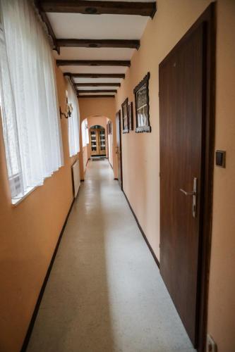 an empty hallway in a building with a hallway at Pension Welserhof in Wilfersdorf