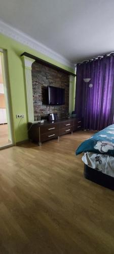 En eller flere senge i et værelse på Apartament