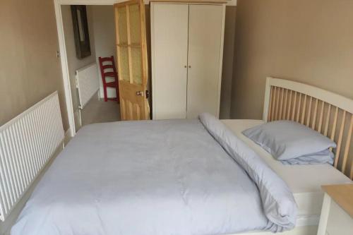 Postel nebo postele na pokoji v ubytování Serene 2 Bedroom Apartment in Clifton