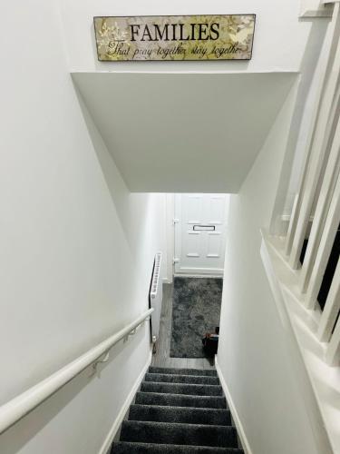 Beautiful and Homely 3 Bed House With FREE Parking So Close To Man City and City Centre photo 26