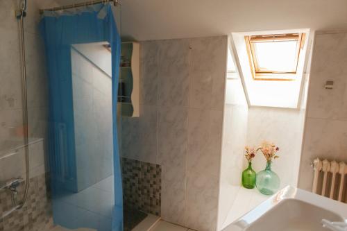 a bathroom with a shower and a sink at Vut RAQUEL in Astorga