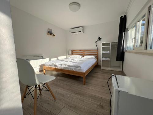 Ένα ή περισσότερα κρεβάτια σε δωμάτιο στο Pixel Guesthouse