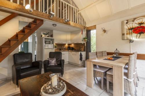 Kuchyň nebo kuchyňský kout v ubytování Rustig gelegen woning in het groen nr 140