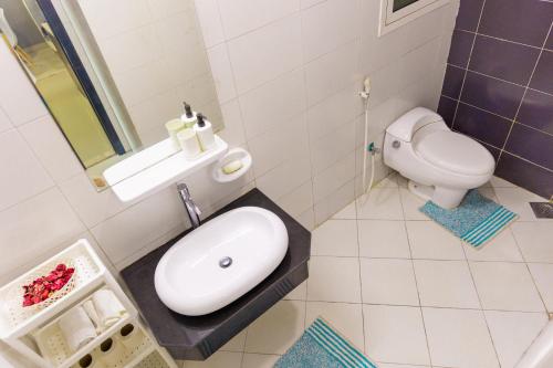 a bathroom with a sink and a toilet at Himalaya Homes Lovely 1 Bedroom Apartment in Dubai