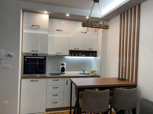 Una cocina o cocineta en Apartman Sivcevic Titova VIla