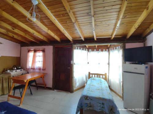 Η κουζίνα ή μικρή κουζίνα στο Hotel Juanita