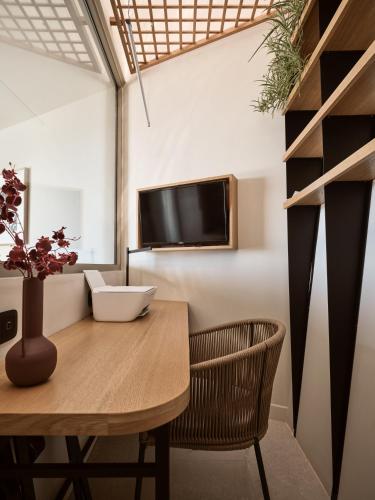Yoma Cove Suitesにあるテレビまたはエンターテインメントセンター