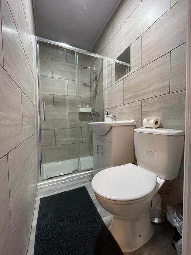 a bathroom with a toilet and a shower at Stay Inns in Birmingham