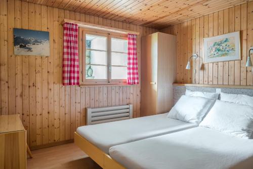 a bedroom with a bed and a window at Wasserhügeli in Fiesch
