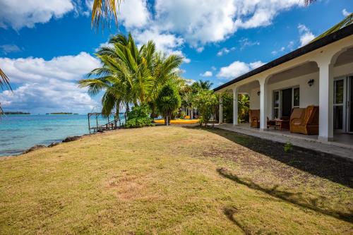 Gallery image of Waterfront paradise 2 br; stunning sunsets in Bora Bora