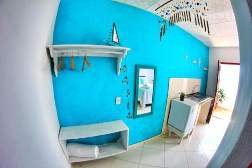 TV a/nebo společenská místnost v ubytování Suites Casa Azul-Vila do Abraão- conforto, limpeza, ótima localização