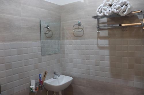 Un baño de Paradise Inn