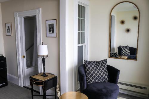 Χώρος καθιστικού στο Emerson Inn By The Sea