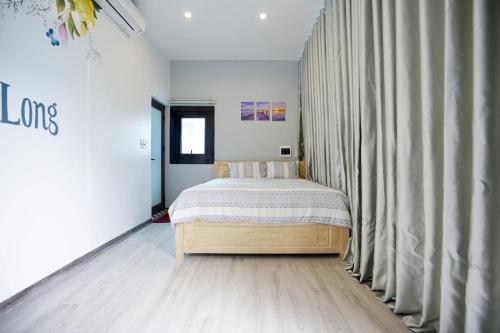 Postel nebo postele na pokoji v ubytování Private room in Halong center-Almor Homestay