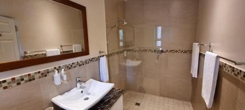 Bilik mandi di SomerZicht Guest House