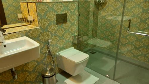 Un baño de Viluxey City Hotel