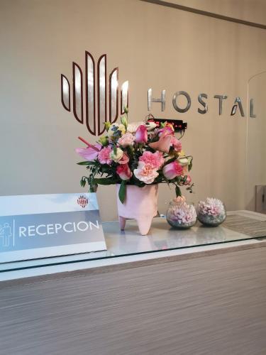 Лобби или стойка регистрации в Hostal Costa De Marfil Suites & Apartamentos
