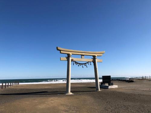 a bench on the beach with the ocean in the background at 一軒家貸切いすみベース in Chōjamachi