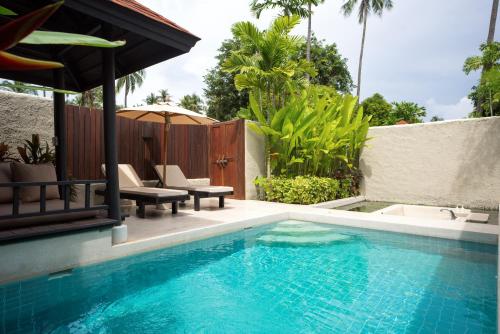 Wyndham Hua Hin Pranburi Resort & Villasの敷地内または近くにあるプール