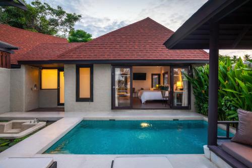 Wyndham Hua Hin Pranburi Resort & Villasの敷地内または近くにあるプール