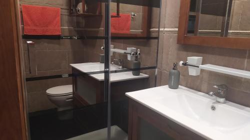 Casa Axier-Chalet con Piscina privada y chimeneaにあるバスルーム