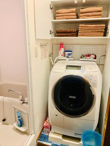 a kitchen with a microwave in a room at YokohamaKannai HouseBar in Yokohama