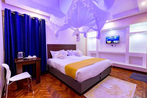 A bed or beds in a room at Marrkson Suites