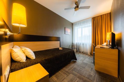 Ένα ή περισσότερα κρεβάτια σε δωμάτιο στο Liva Hotel