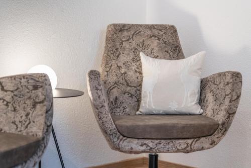 Un lugar para sentarse en Garni Ötztal ROOMS & APARTS