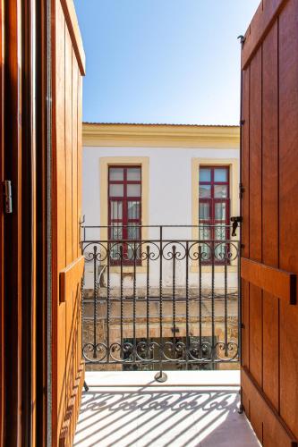 Un balcón o terraza de Minaret Suites and Apartments