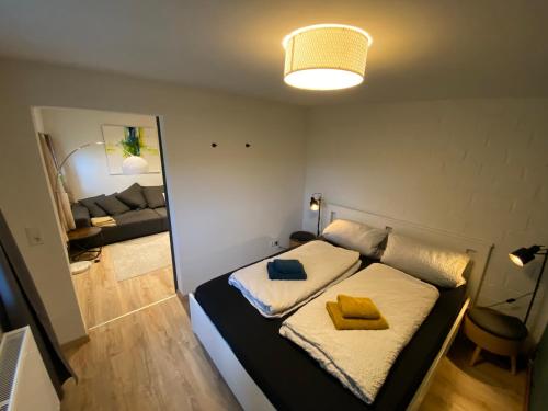 a bedroom with a bed with two towels on it at Ferienwohnung Marschkieker - Kleiner Deichhof in Hattstedtermarsch