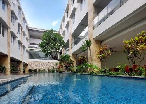 Bazén v ubytování Crystalkuta Hotel - Bali nebo v jeho okolí