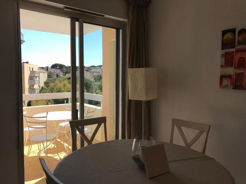 Balkón alebo terasa v ubytovaní Appartement spacieux et calme classé 4 etoiles, à 300m de la mer