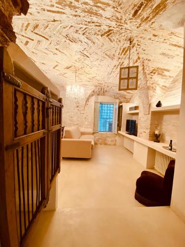 a living room with a ceiling covered in graffiti at Vermaaten Boutique Suites Ruby in Todi