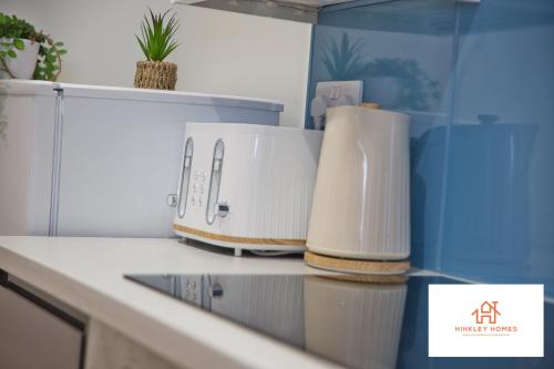 Η κουζίνα ή μικρή κουζίνα στο Cozy & Elegant 1bedroom House in Somerset Sleeps 2 By Hinkley Homes Short Lets & Serviced Accommodation