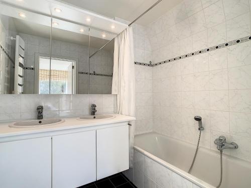 Ένα μπάνιο στο Residentie Laurence - 'SEAGIRL'