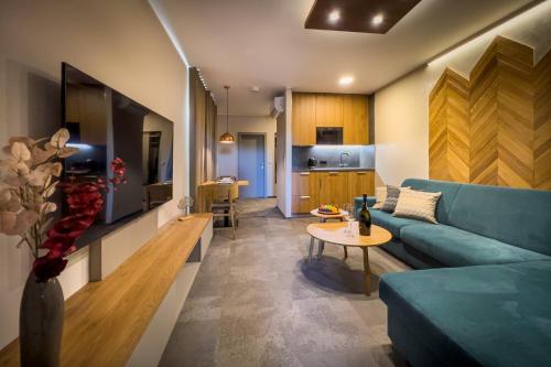 Telewizja i/lub zestaw kina domowego w obiekcie APLEND Lake Resort