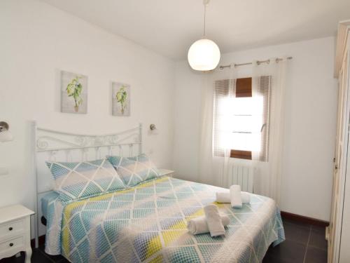 a bedroom with a bed with two towels on it at Precioso apartamento para 4 en Liencres in Liencres