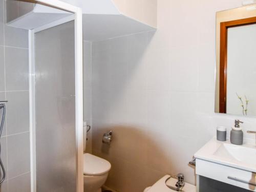 a bathroom with a shower and a toilet and a sink at Precioso apartamento para 4 en Liencres in Liencres