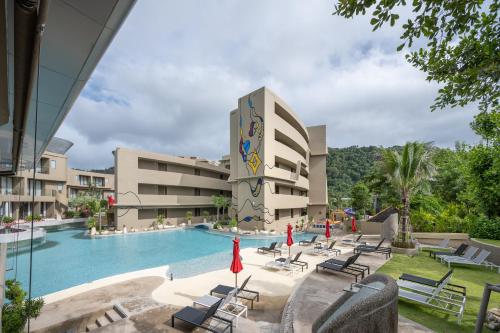 Bazén v ubytování Metadee Concept Hotel nebo v jeho okolí