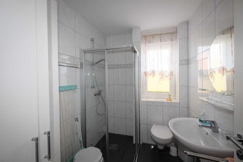 Et badeværelse på Bernstein_Ferienwohnungen Zempin