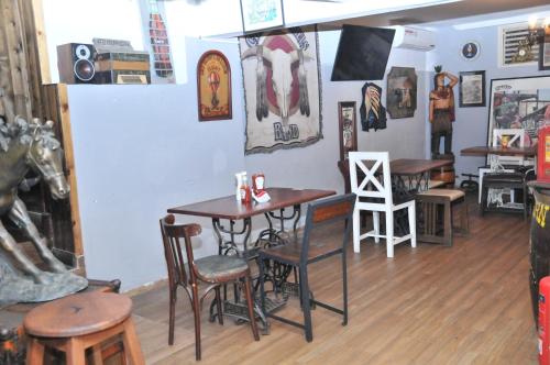 Εστιατόριο ή άλλο μέρος για φαγητό στο EAST WEST HOTEL