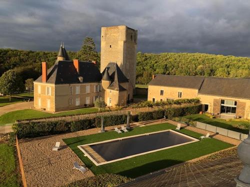 an aerial view of a large house with a building at Château de Mazières in Tendu